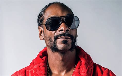 Snoop dogg Snoop Dogg was given almost $2 million in company stock with his board appointment, with some other stock that was divided between his son and manager, per a report from Forbes